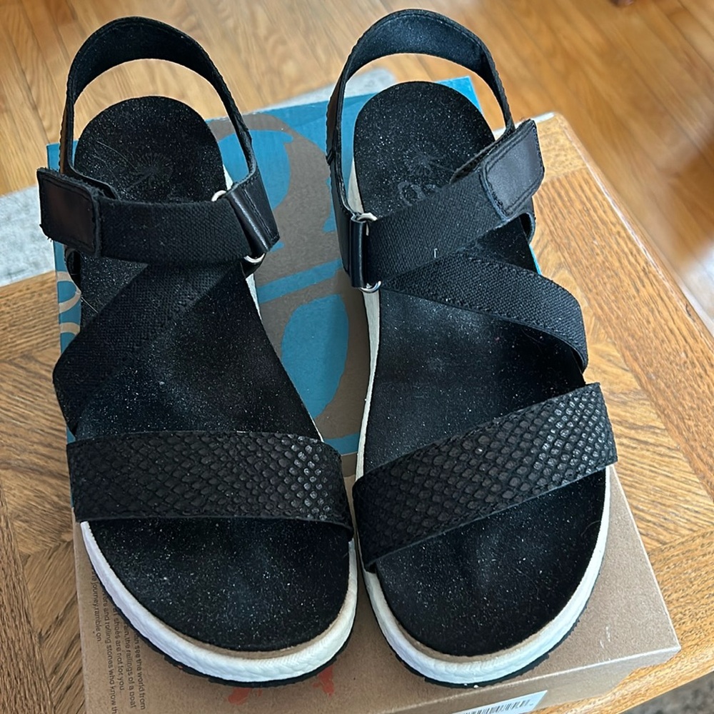 OTBT BLACK SANDALS Sz 8